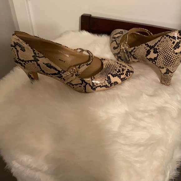 SHOES - Picture 6 of 8